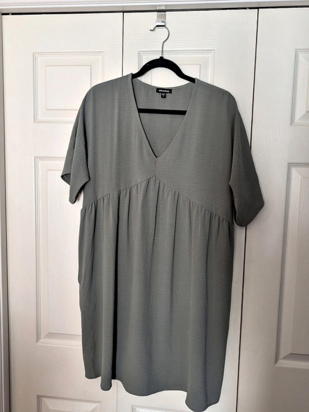 Lush Gray V-Neck Mini Dress Size Large Like New